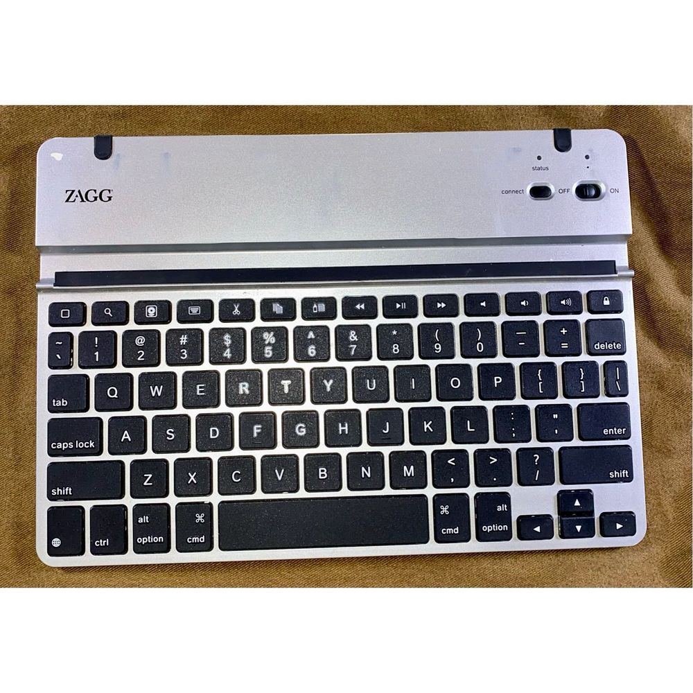 ZAGG YW2-LEACSIPAD Bluetooth Keyboard Ipad2 compatable